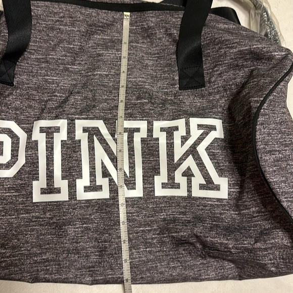 Pink Victoria’s Secret NWOT Duffle bag - Picture 6 of 7